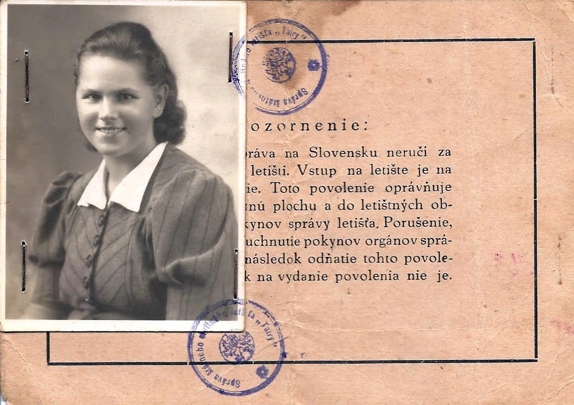 Helena Jančárová – fotografia na povolení na vstup na letisko